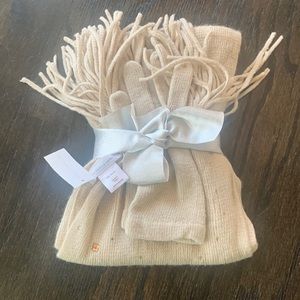 New with Tags New York & Company Soft Gloves and Scarf Gift Set